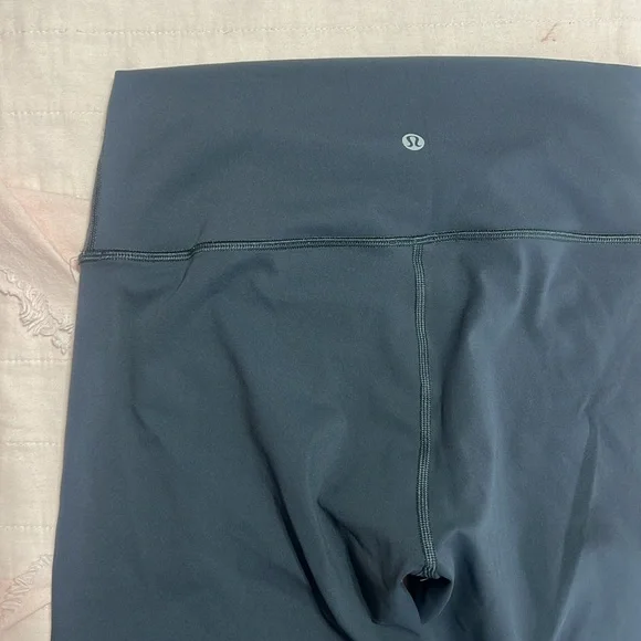 Lululemon Grey size 8 Wunder Under leggings cropped 17” inseam - Picture 6 of 10